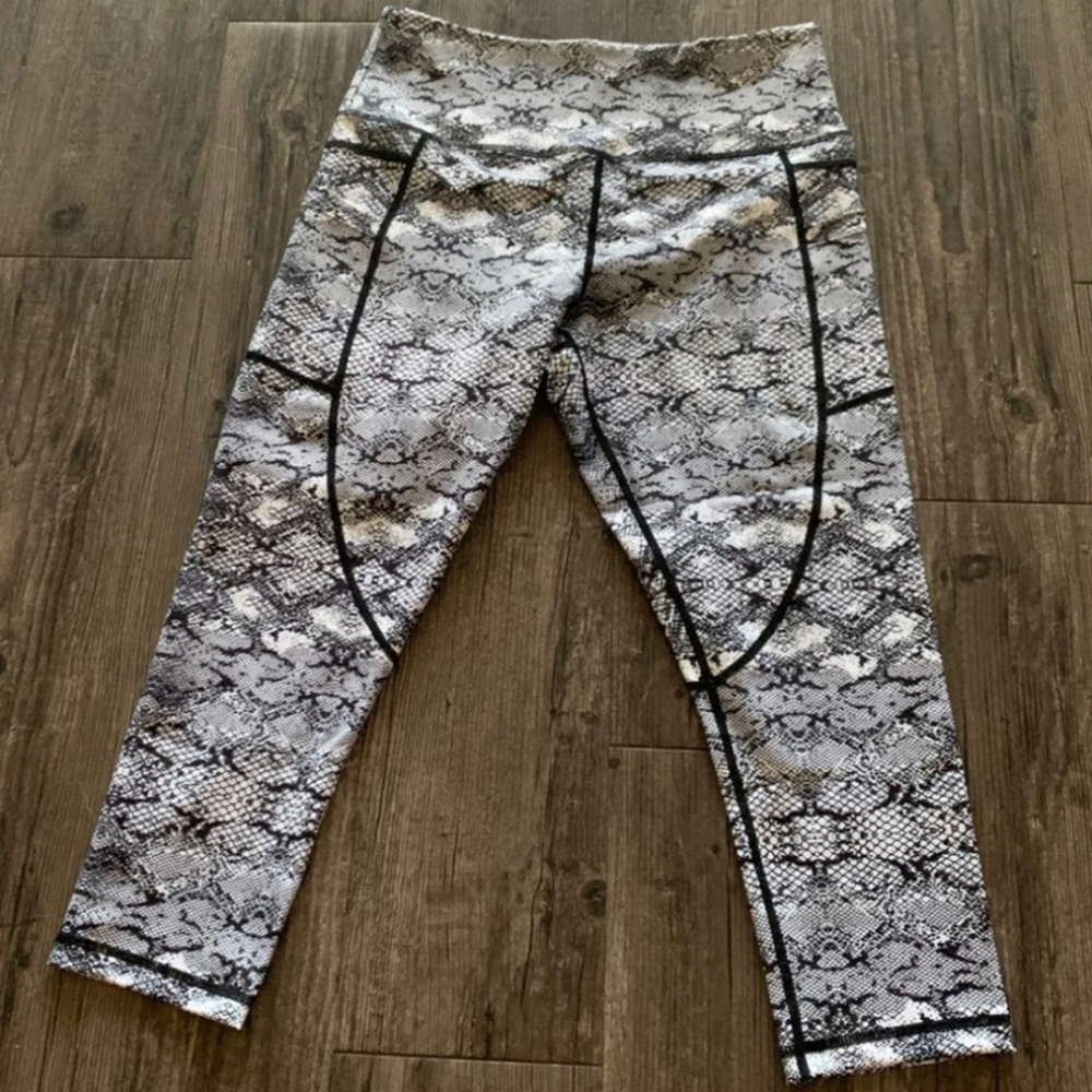 Zyia Cobra Metallic crop leggings